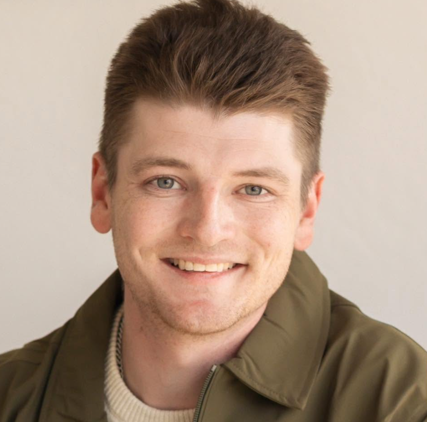 Austin of 10:4 Bookkeeping helping Arizona trade and service businesses with bookkeeping